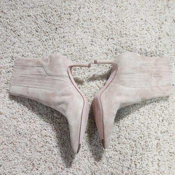 $450 Veronica Beard Beige Suede Pointed Ankle Boots Size 7 - Picture 3 of 7